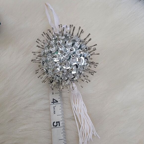 Set Of 2 Vintage Push pin Ornaments - Picture 5 of 5